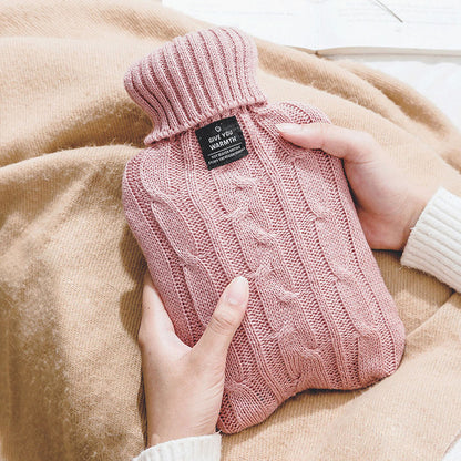 Bouillotte grande capacité avec housse en tricot pour crampes menstruelles et maux de dos, 2 L
