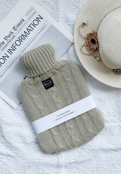 Bouillotte grande capacité avec housse en tricot pour crampes menstruelles et maux de dos, 2 L