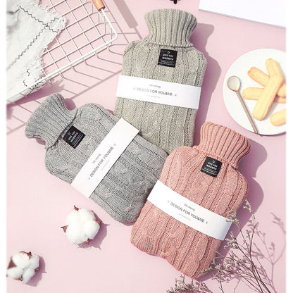 Bouillotte grande capacité avec housse en tricot pour crampes menstruelles et maux de dos, 2 L